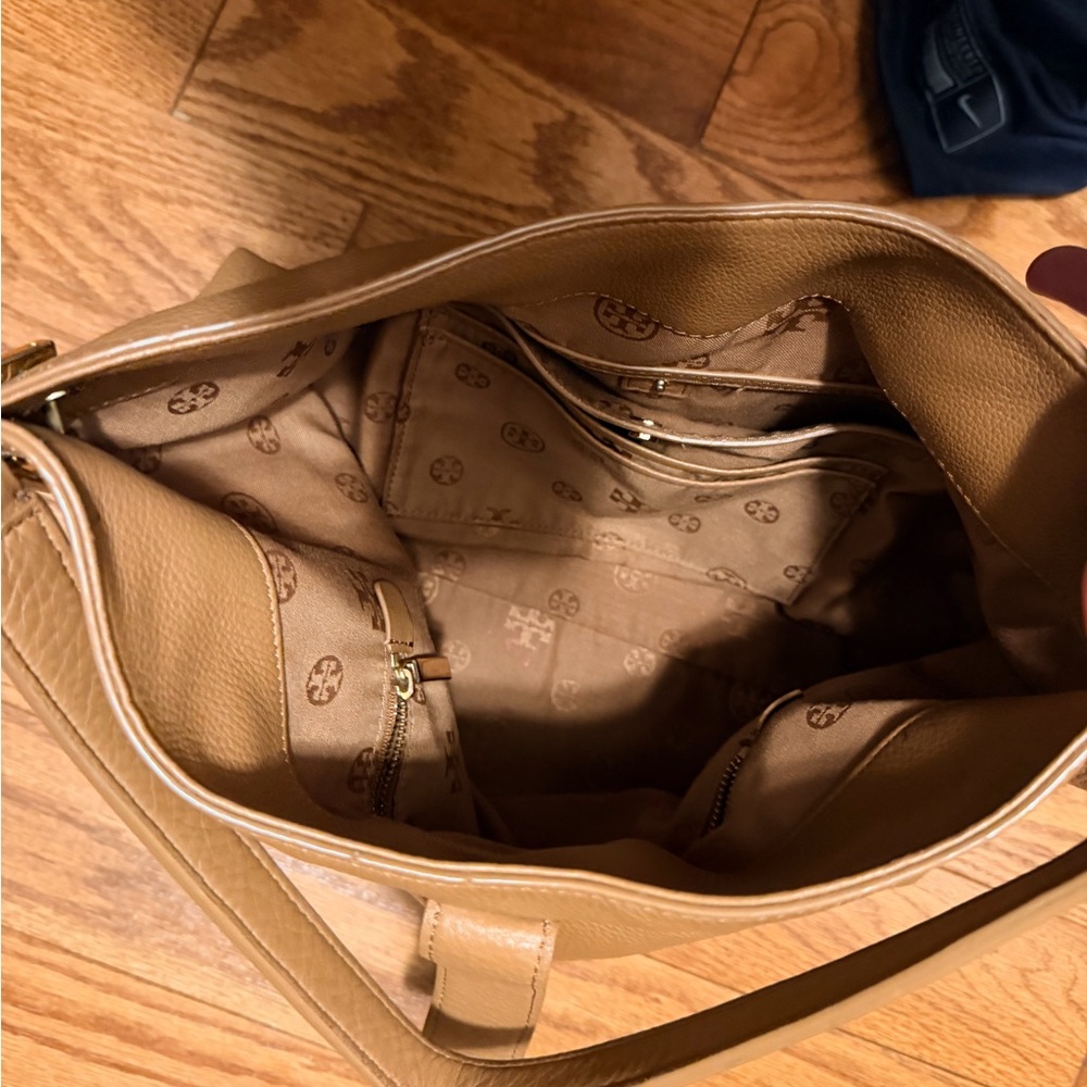 Tory Burch Tan Leather Shoulder Bag - Classic Tote - Picture 15 of 16